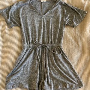 GAP v-neck romper size XSP